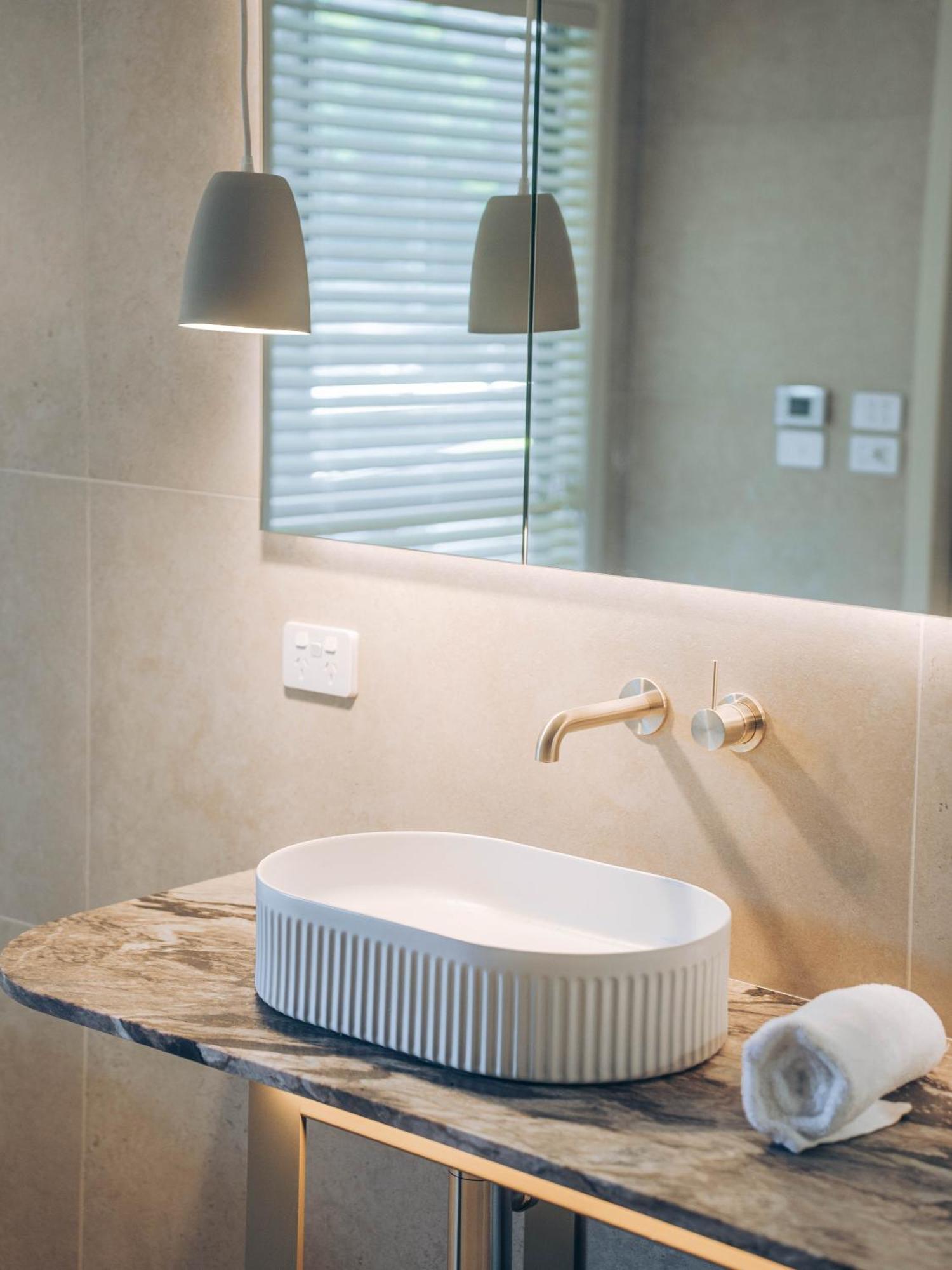 Risby Cove Boutique Hotel สตรอน ภายนอก รูปภาพ