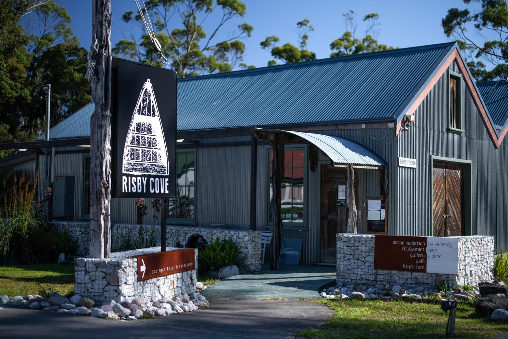 Risby Cove Boutique Hotel สตรอน ภายนอก รูปภาพ