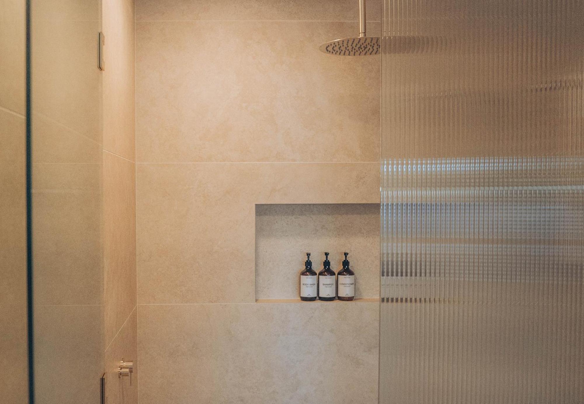 Risby Cove Boutique Hotel สตรอน ภายนอก รูปภาพ