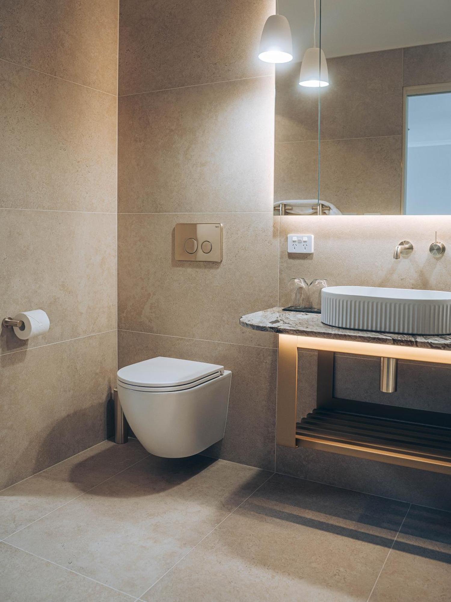 Risby Cove Boutique Hotel สตรอน ภายนอก รูปภาพ