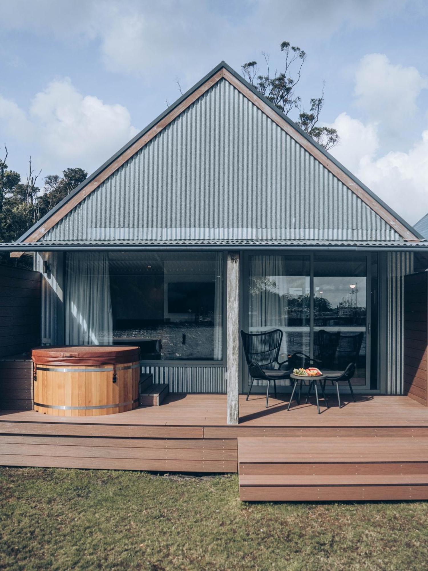 Risby Cove Boutique Hotel สตรอน ภายนอก รูปภาพ