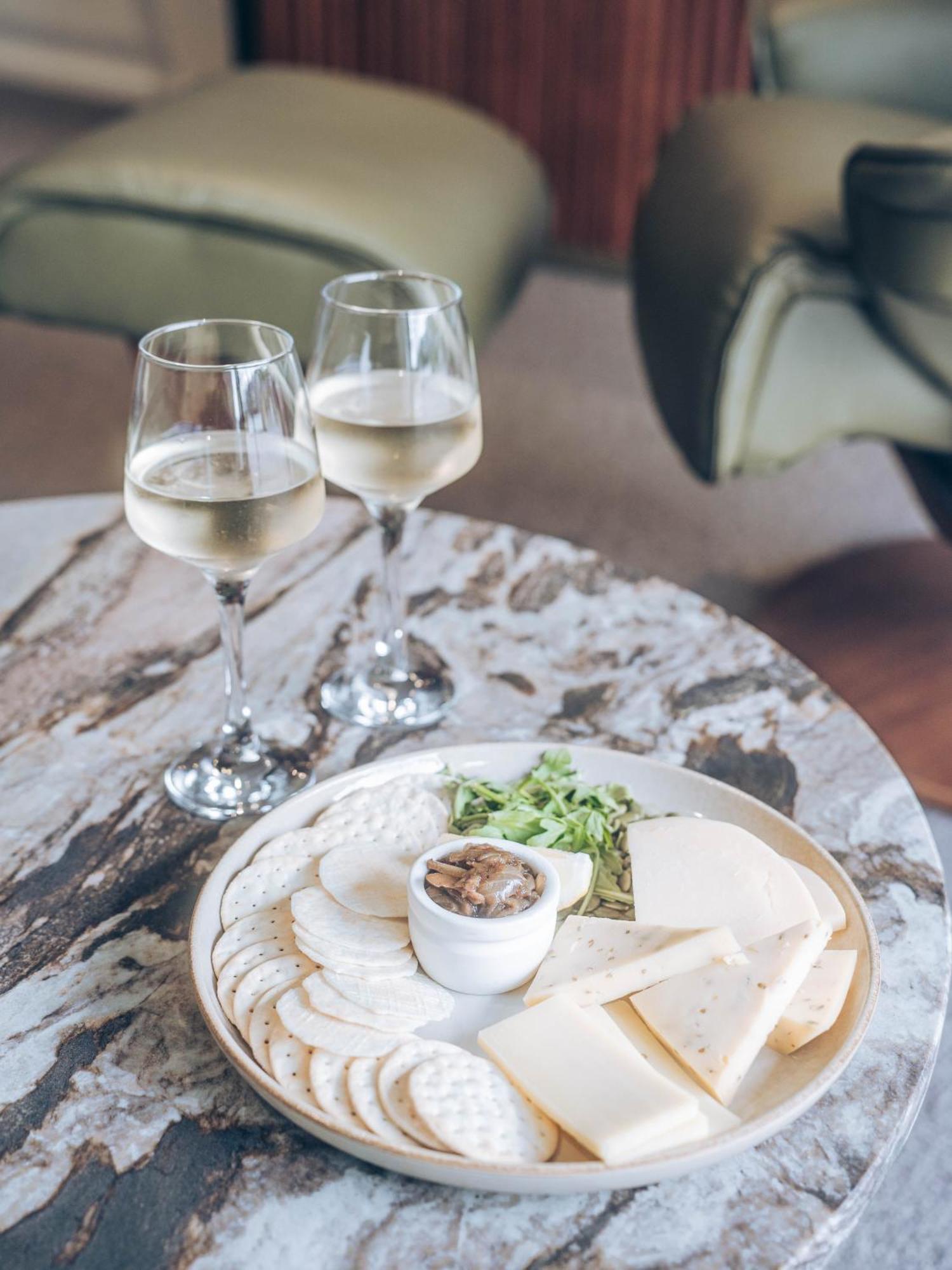 Risby Cove Boutique Hotel สตรอน ภายนอก รูปภาพ